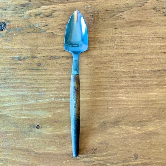 Vintage Grapefruit Spoon Wooden Handle Japan Stainless MCM Serrated Spoon - Picture 2 of 9